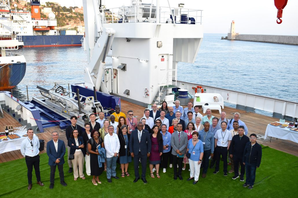 Instituto Español de Oceanografía welcomed POGO Members onboard their new research vessel, Odón de Buen, following the POGO Directors' Meeting in Nice on 7 June. [Image credit: IEO]